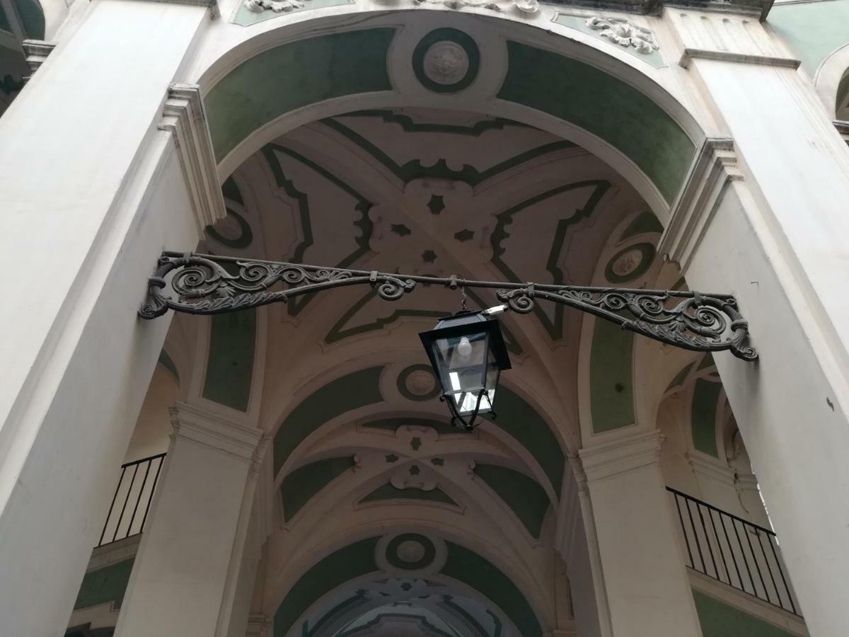 "Dint E Viche E Napule" Guest House Неаполь Экстерьер фото